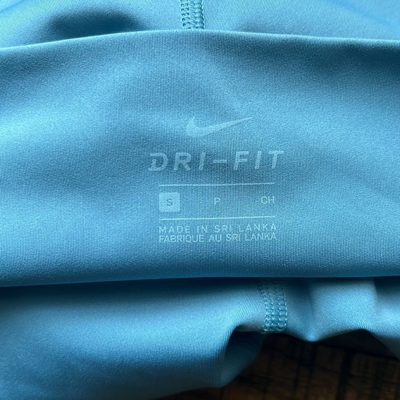 Nike Dri-Fit tank and leggings SET with embroidery stitching - Picture 6 of 7